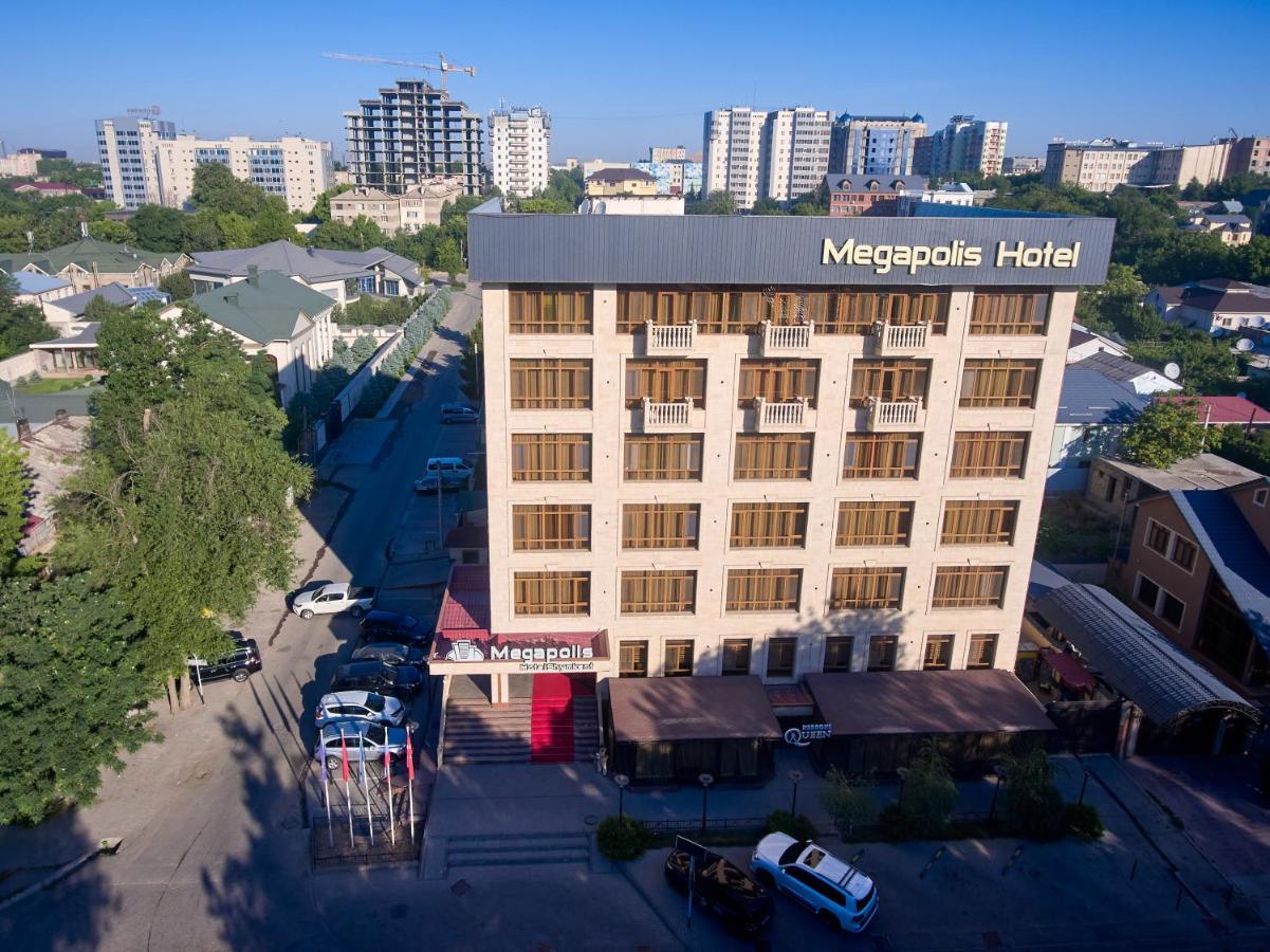 Megapolis Hotel Sjymkent Exteriör bild