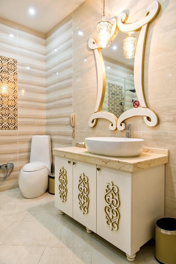 Megapolis Hotel Sjymkent Exteriör bild