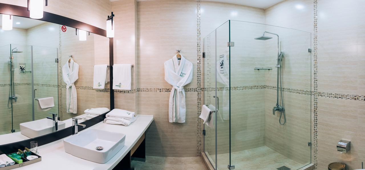 Megapolis Hotel Sjymkent Exteriör bild